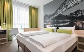 Super 8 by Wyndham Oberhausen am Centro
