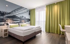 Super 8 by Wyndham Oberhausen am Centro